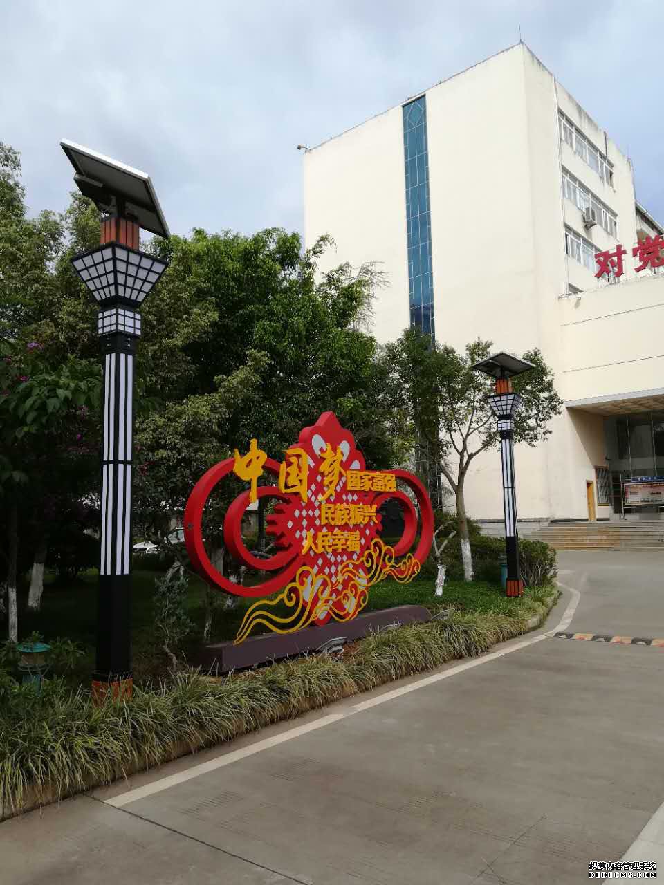 云南市普洱市特色太陽(yáng)能路燈工程